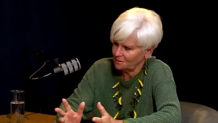 FOTO / De ce nu se spovedește Monica Tatoiu. ”Nu-mi place să îmi bag nasul sub SUTANA popii”