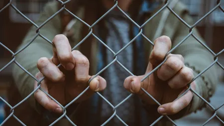 BULLYING. Klaus Iohannis cere Parlamentului să reexamineze modificările la Legea Educației Naționale care schimbă definiția termenului de „bullying”