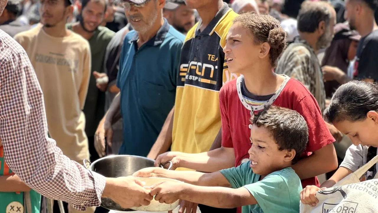 Măcel în Gaza. Peste 50 de persoane, UCISE, lângă un centru de ajutor umanitar: 