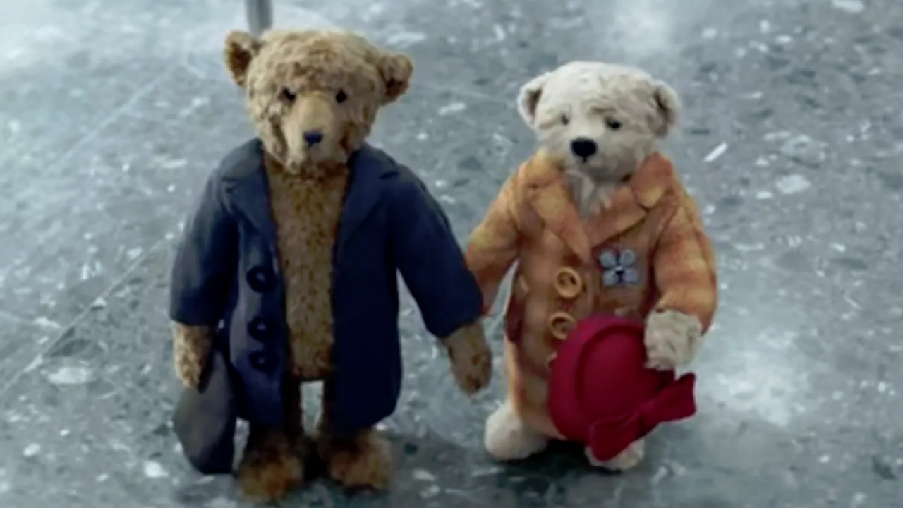 Reclama de Crăciun care a emoționat o lume întreagă. Ce se întâmplă la final cu ursuleții din imagine