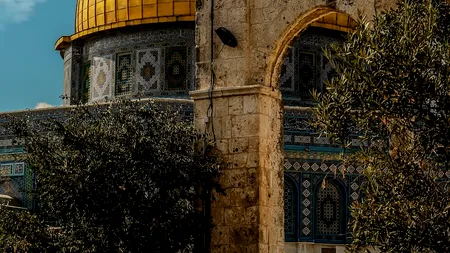 Explozie cu mai mulți morți la o moschee din Kabul în care se desfășurau funeraliile mamei purtătorului de cuvânt al talibanilor