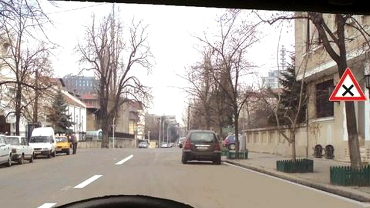 Teste auto: În prima intersecție veți acorda prioritate: