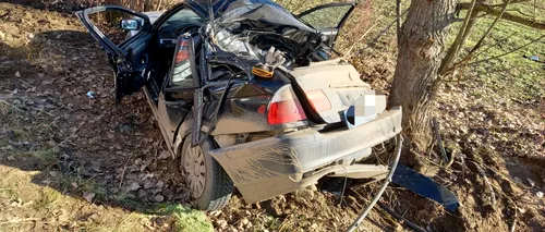 Imagini șocante în Sibiu! Cum arată un BMW după ce șoferul a pierdut controlul mașinii și s-a izbit de un copac! GALERIE FOTO