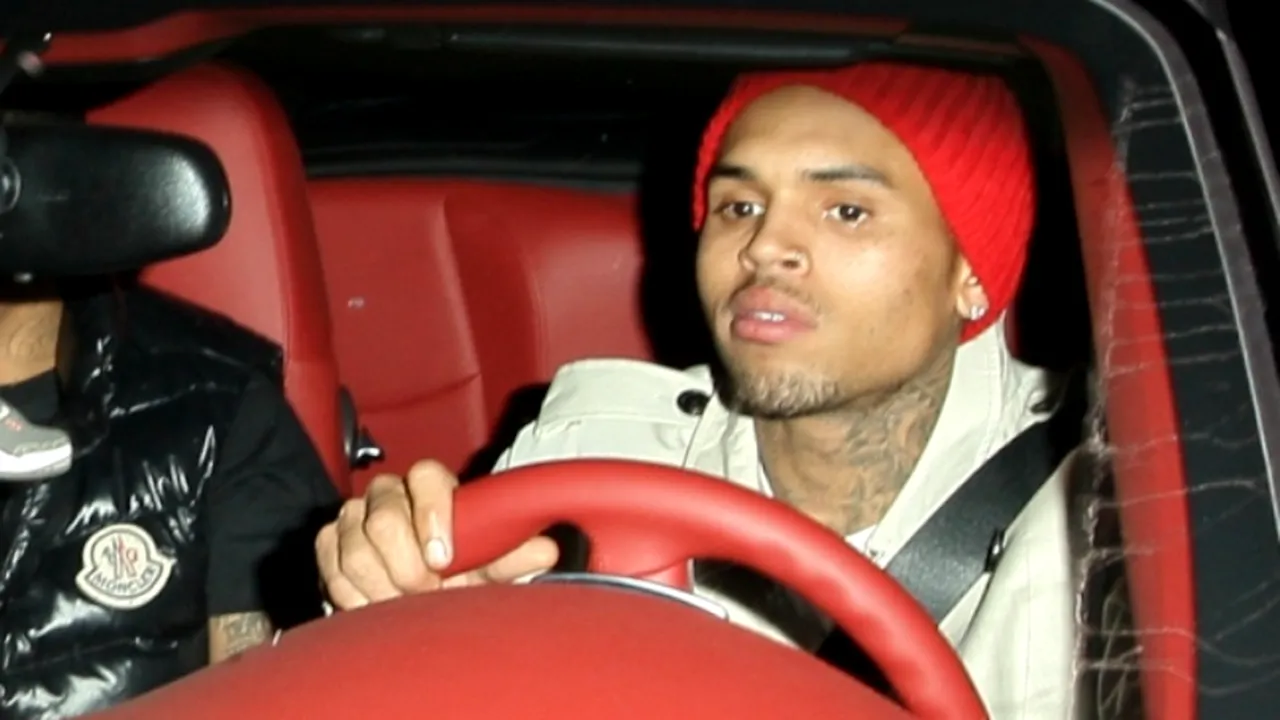 Chris Brown, implicat într-un accident rutier, 