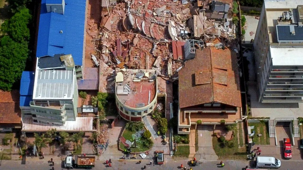 Un hotel de zece etaje s-a PRĂBUȘIT în Argentina. Cauzele dezastrului sunt investigate