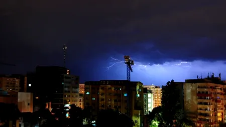 VREMEA. Avertizarea de ploi și vijelii a fost prelungită până miercuri seară. Zonele afectate