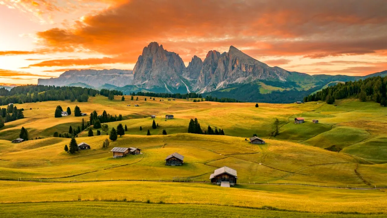 O frumoasă locație italiană dintr-un film James Bond oferă 100.000 de euro pentru a-ți face bagajele și a te muta acolo