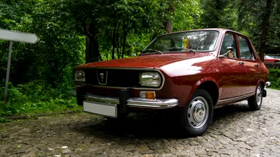 <span style='background-color: #170047; color: #fff; ' class='highlight text-uppercase'>AUTO</span> Primele mașini DACIA care s-au deplasat pe Transfăgărășan, admirate la o expoziție din Sibiu de mii de vizitatori