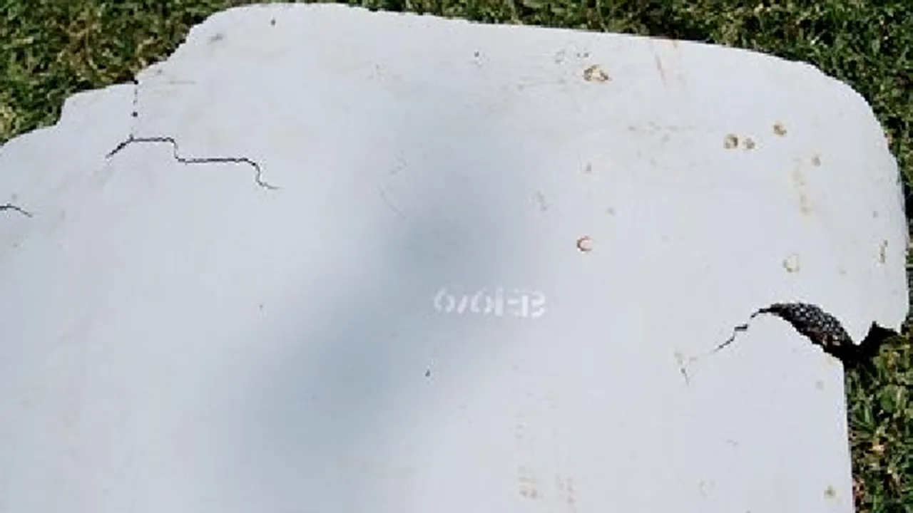 Fragmente de fuselaj care ar putea aparține zborului malaysian, găsite în Mozambic încă din luna decembrie