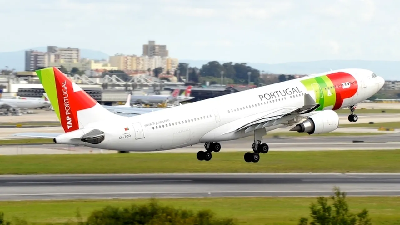 Un avion portughez s-a lovit de un stâlp de iluminat pe aeroportul din Brasilia