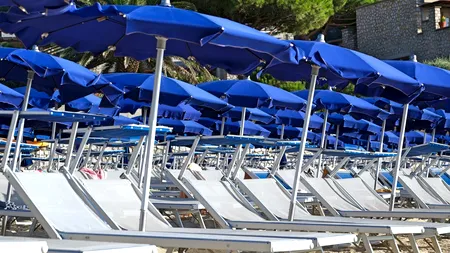 Cum a obținut un bărbat din CONSTANȚA 630.000 de lei din închirierea ilegală de șezlonguri. Ce spun autoritățile