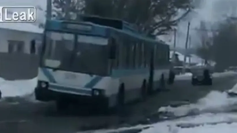 VIDEO: Cum se circulă pe o stradă din Ucraina