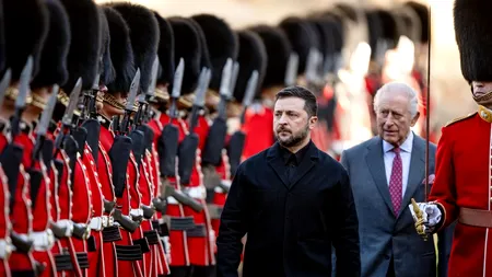 Zelenski este întâmpinat în Marea Britanie de către regele Charles al III-lea și Garda de Onoare, printr-o ceremonie regală cu fast