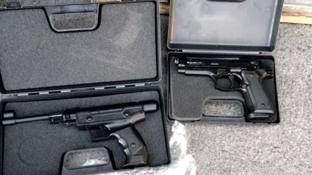 FOTO-VIDEO. Peste 1.500 de arme descoperite de polițiștii de frontieră într-un camion, la Isaccea