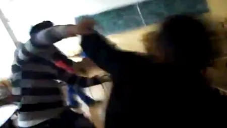 Raport pe învățământ: mai multe violențe în școli. Doi elevi au venit cu pistolul la școală anul trecut