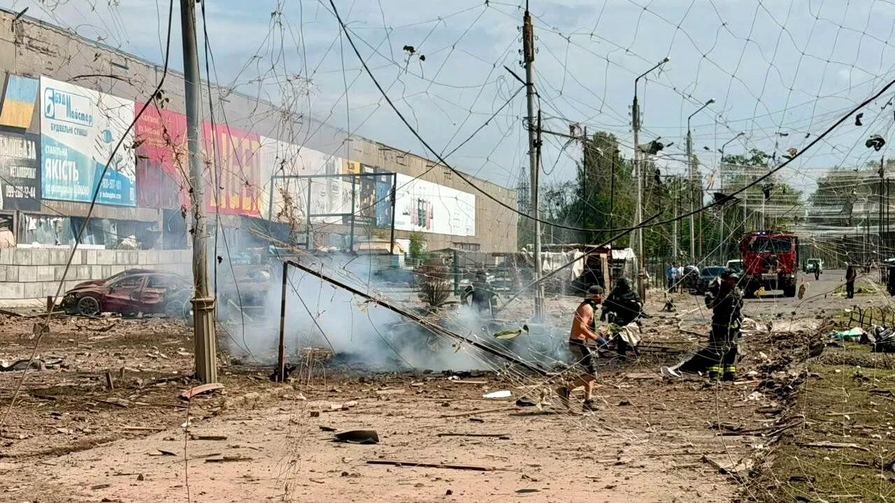 Alertă la Kiev: 10 morți și 100 de răniți, după ce Rusia a atacat un poligon de antrenament. Terenul găzduia o expoziție de arme