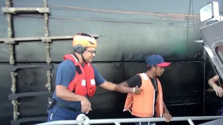 A plutit două luni pe o barcă în ocean. Cum a reușit să supraviețuiască 