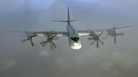 Un bombardier strategic rusesc a luat foc la decolare