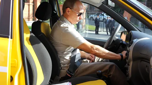 Vladimir Putin recunoaște că a lucrat ca șofer de taxi: „E neplăcut să vorbesc despre asta”
