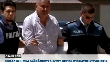 Primarul din Mărășești, călcat iar de mascați! Edilul fura curent de la o sală de sport, pentru a-și încărca mașina electrică