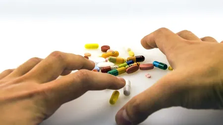 8 ȘTIRI DE LA ORA 8. Avertisment dur! Goana după măști și dezinfectant s-ar putea repeta acum cu medicamentele