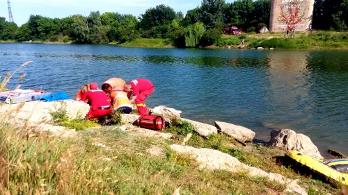 VIDEO | Un adolescent de 17 ani s-a înecat într-un lac din județul Giurgiu. Băiatul mersese cu prietenii la scăldat