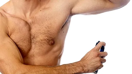 Majoritatea oamenilor se dau cu deodorant dimineața, dar aceasta este o practică greșită. Descoperirea făcută de cercetători