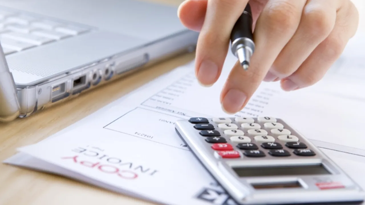 Conversia creditelor din valută în lei, discutată în Guvern. Ce facilități va oferi statul