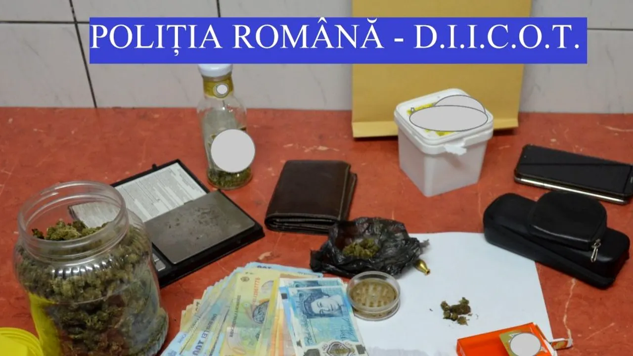 Polițiștii din Târgu-Mureș au reținut cinci persoane pentru trafic de droguri de mare risc - FOTO