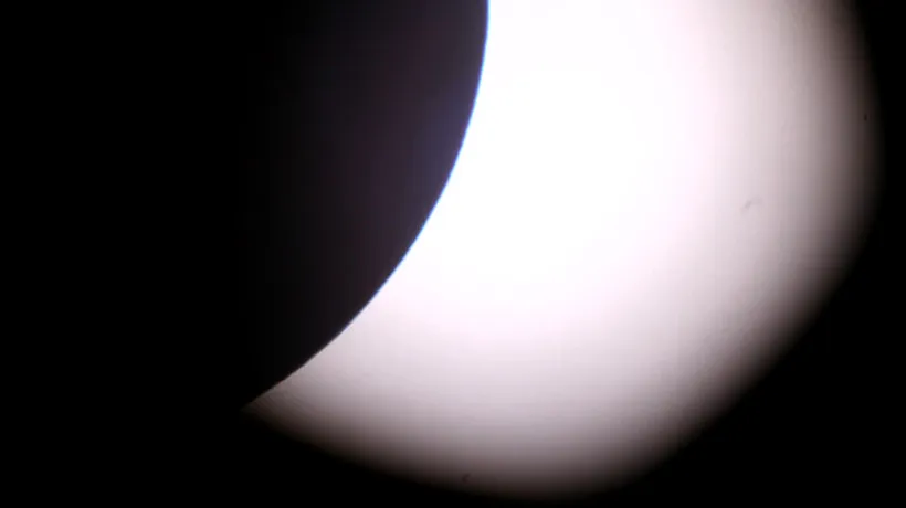 Eclipsă TOTALĂ de Lună în zorii zilei. Fenomenul, vizibil și în România