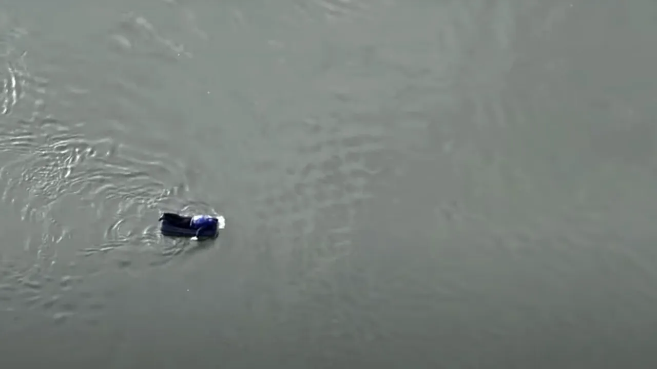 Ucrainean prins vâslind cu mâinile goale pe o saltea ce plutea pe Nistru. Bărbatul a vrut să fugă de RĂZBOI în Republica Moldova