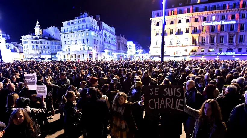 REVOLTĂ în fața fanatismului terorist. IMAGINI IMPRESIONANTE: Franța a ieșit în stradă miercuri noapte