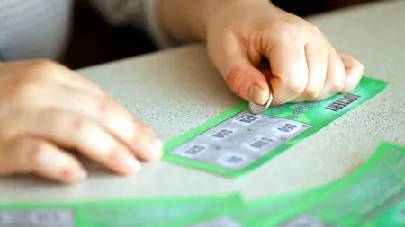 Un muncitor din Italia a câștigat 500.000 de euro după ce a luat un loz răzuibil cu 5 euro: „Nu mă așteptam, am cumpărat doar de distracție”