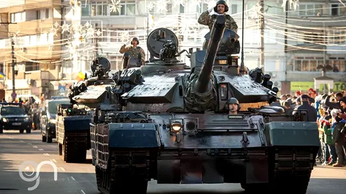 Defecțiuni de Ziua Națională | Un tanc s-a stricat în timpul paradei de 1 Decembrie și a blocat circulația în centrul orașului Galați - VIDEO 