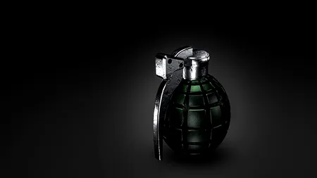 Hoțul inventiv: Un bărbat a jefuit două bănci amenințând că are o grenadă, însă ce ținea în mână era total inofensiv. Cum a reușit să fure 6.000 de lire - FOTO