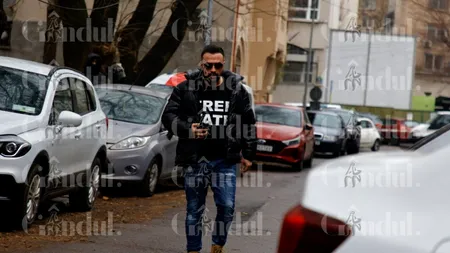 Câțiva susținători ai fraților Tate au venit la Curtea de Apel. Oamenii cer eliberarea celor doi | VIDEO