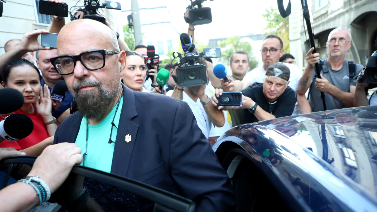 Anchetat, fără funcție și fără Voiculescu, Piedone face un apel patetic pentru crearea unui partid: Țara are nevoie de noi
