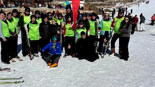 Sportivii cu dizabilități, ajutor pentru a putea schia în siguranță