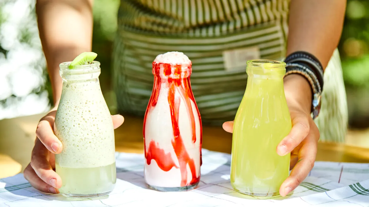 BĂUTURA lăudată de nutriționiști pentru efectele ei. Cât a ajuns să coste un litru în piețe