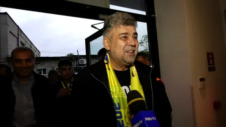 Marcel CIOLACU, alături de fani la aniversarea centenarului echipei Petrolul Ploiești / Premierul a primit o eșarfă din partea „lupilor galbeni”