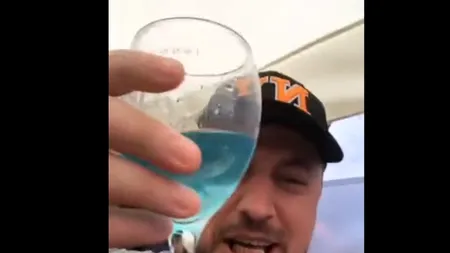 Șeful PSD Cluj, Liviu Alexa, filmat în timp ce bea spirt: „Eu cu frații mei pe barosăneală. Voi sunteți săraci cu frigiderele voastre de brânză topită!