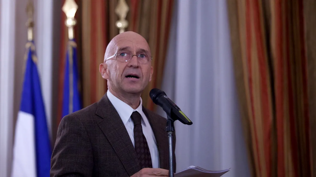 Reacția ambasadorului Franței, după ce Cristian Mungiu a ajuns cerșetor într-o emisiune franceză