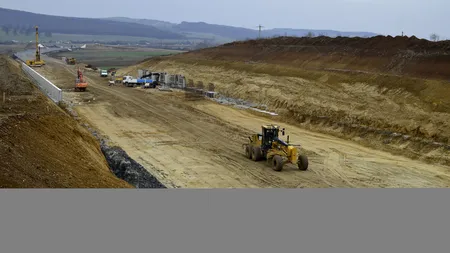 Descoperire de amploare pe șantierul Autostrăzii Transilvania. La un metru sub pământ, au dat de o comoară arheologică