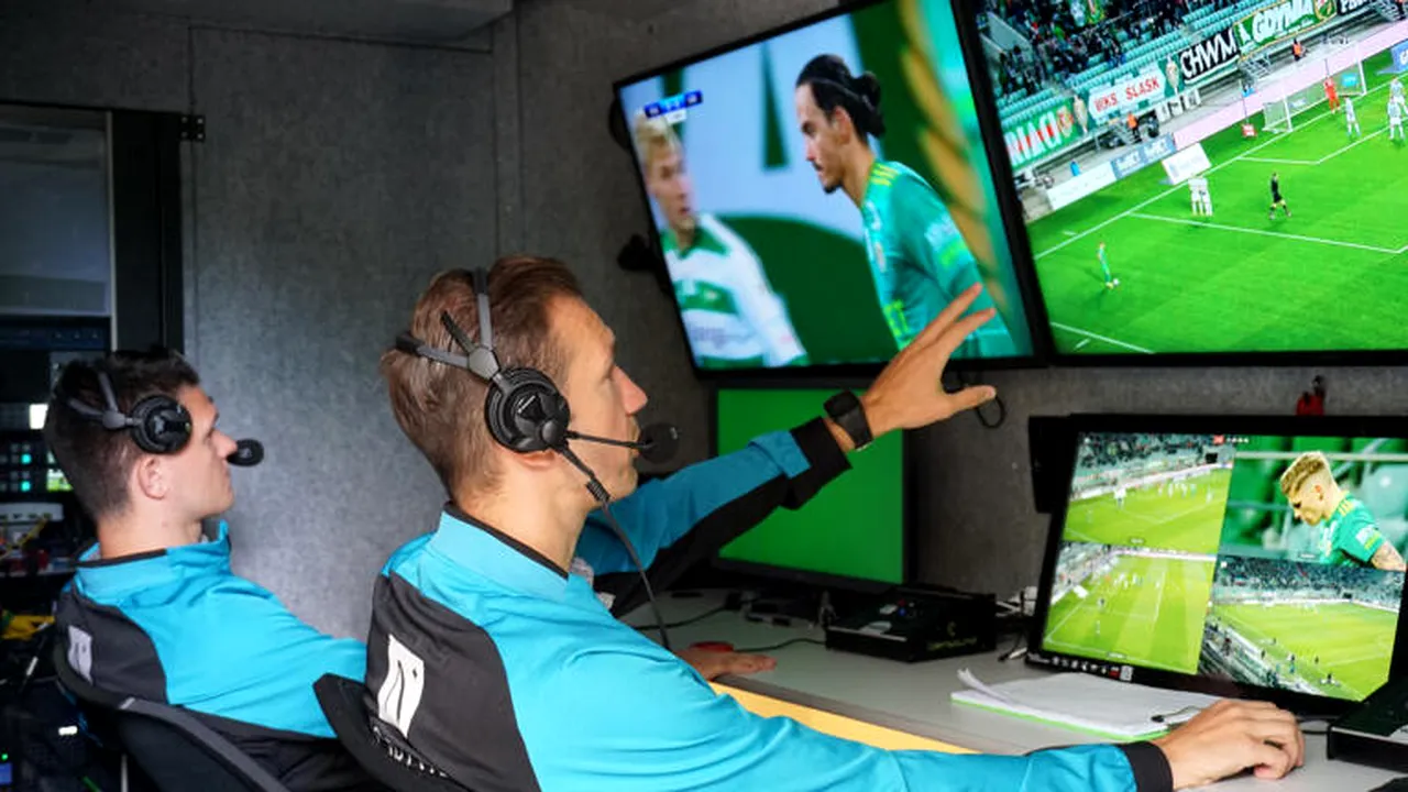 Mult lăudata tehnologie VAR a intrat în colaps! Un meci din Superliga n-a avut parte de arbitraj video: 