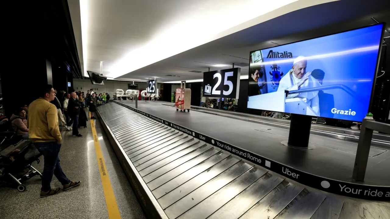 Cererea românilor pentru zboruri către Roma a crescut de patru ori, după moartea Papei Francisc