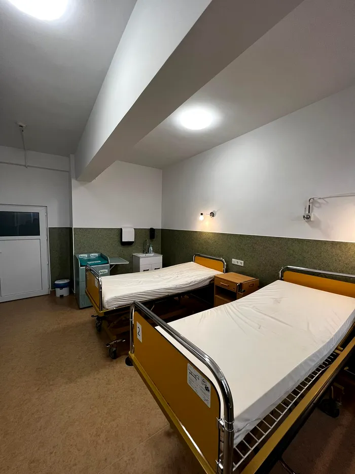 Un medic a renovat din fonduri proprii un salon de la Spitalul din Arad