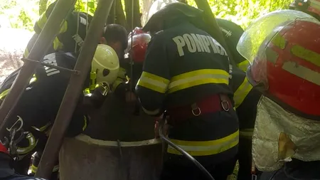 Doi bărbați din Argeș au rămas blocați într-o fântână pe care o curățau, la o adâncime de 10 metri. Unul dintre ei a fost scos mort la suprafață