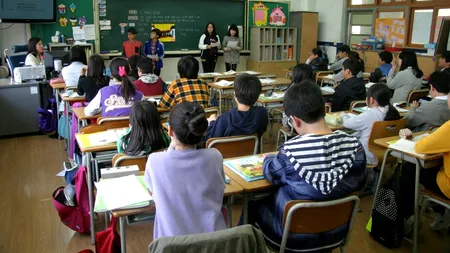 DECIZIE. Elevii vor putea circula gratuit până la școală. Modul în care vor fi sancționați operatorii dacă nu respectă decizia Guvernului