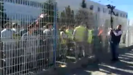 Sute de angajați protestează la uzinele Dacia Mioveni