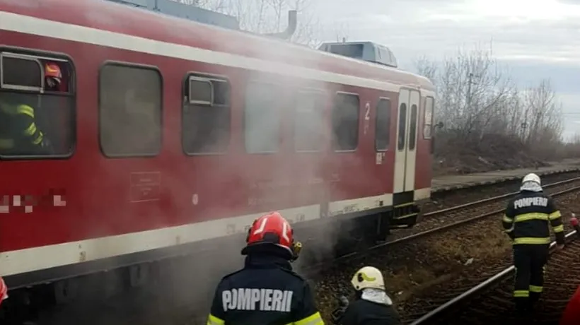 Un tren a luat foc, în Dâmbovița. 30 de călători au reușit să iasă din vagon
